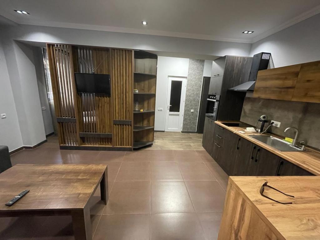 One Central Apartment Erévan Extérieur photo