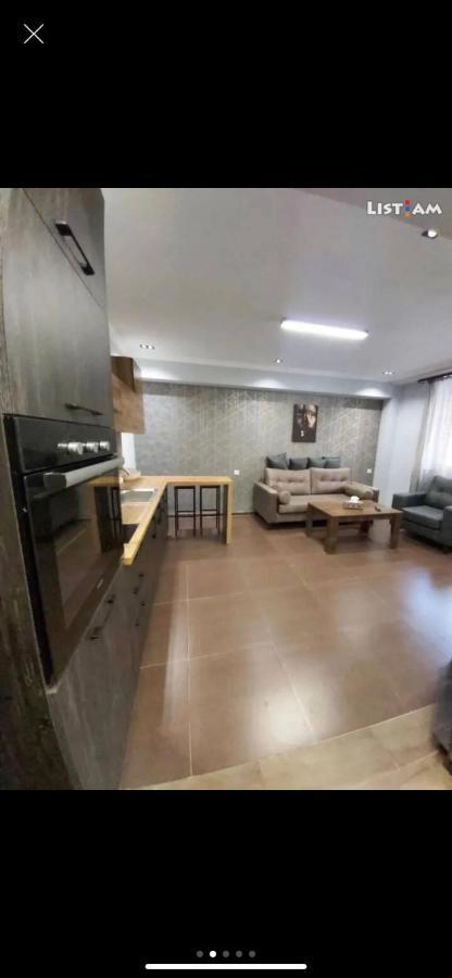 One Central Apartment Erévan Extérieur photo