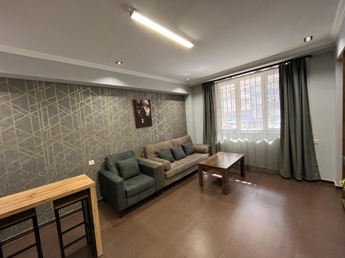 One Central Apartment Erévan Extérieur photo